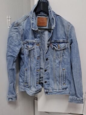 Levi's Light Wash Blue Denim Trucker Jacket